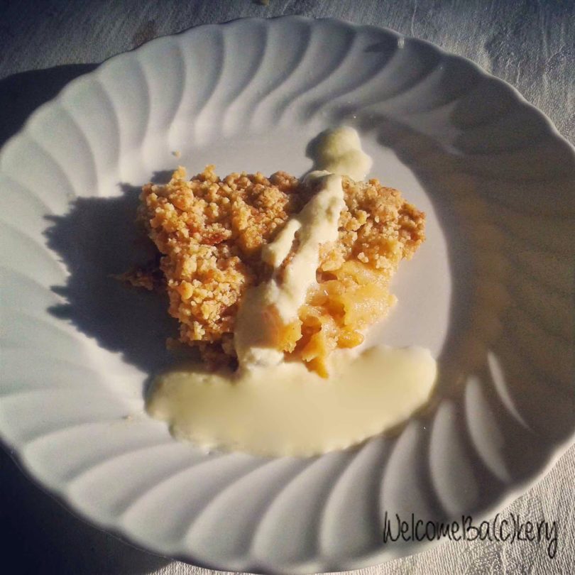 Apple crumble con crema inglese