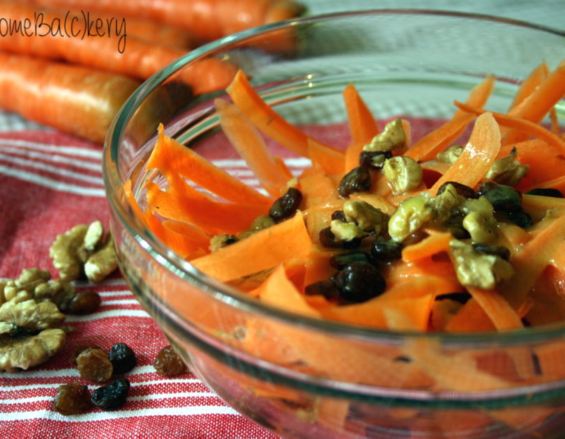 Insalata di carote con noci e uvetta