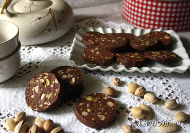 Cocoa and nuts shortbreads