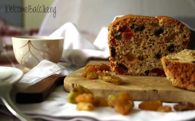 Tea plumcake