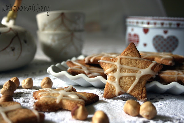 Hazelnut and ginger stars