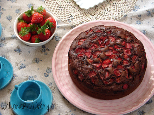 Strawberries, chocolate and yogurt cake