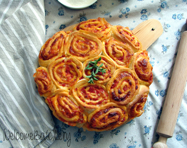 Savoury roses’ cake