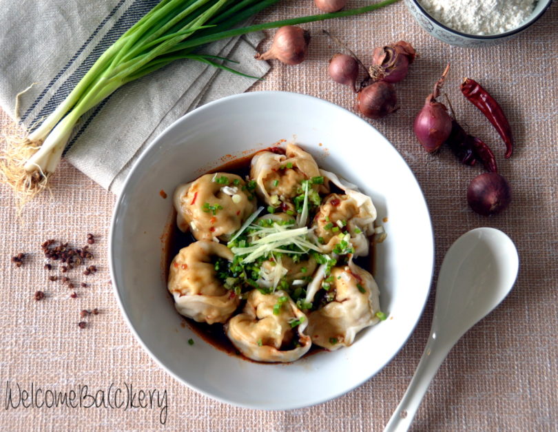 Wonton sichuanesi in salsa di soia piccante