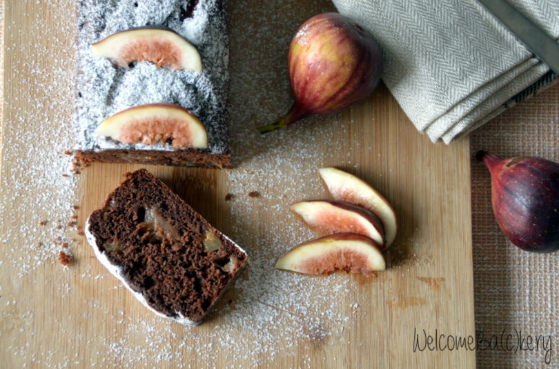 Figs, cocoa and cinnamon cake