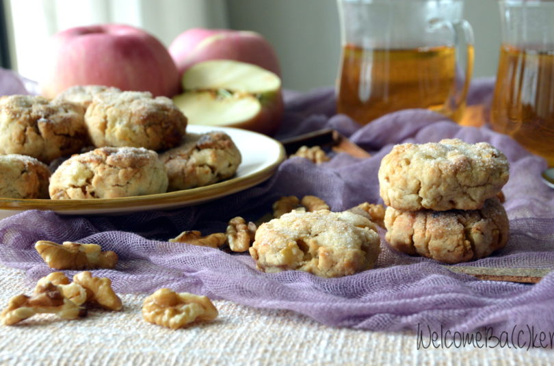 Apple and walnuts cookies