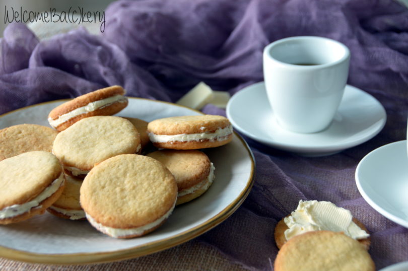 Coconut biscuits, filled