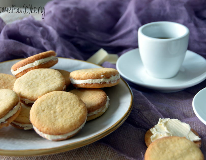 Coconut biscuits, filled