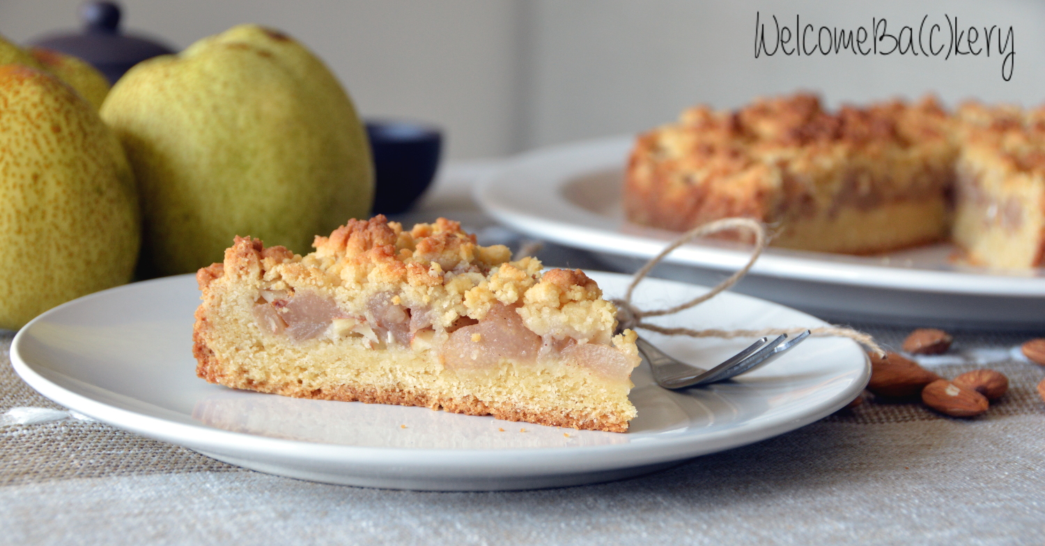 Crumb cake with pears and almonds