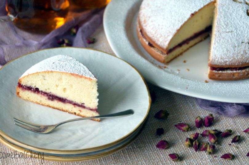 Egg whites cake, with cherry jam