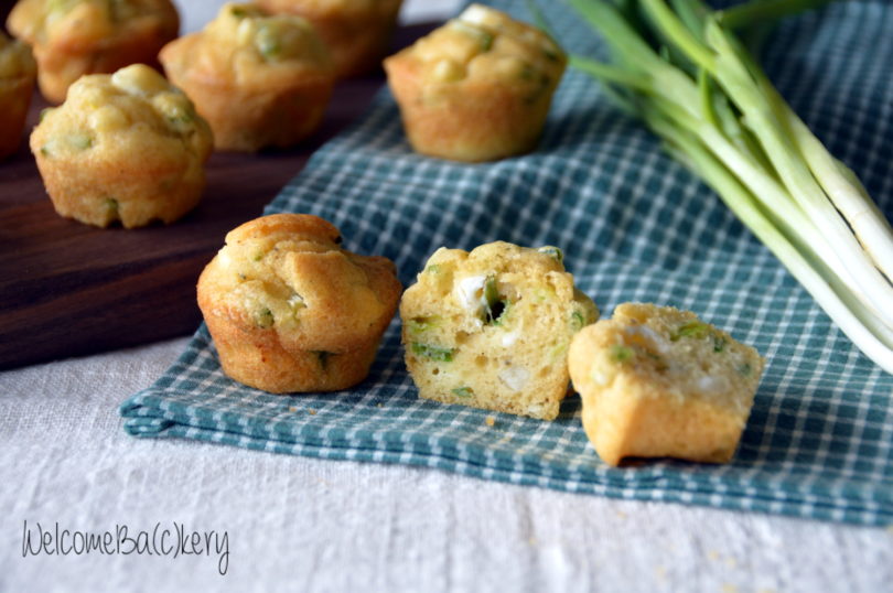 Mini muffins con feta e cipollotto