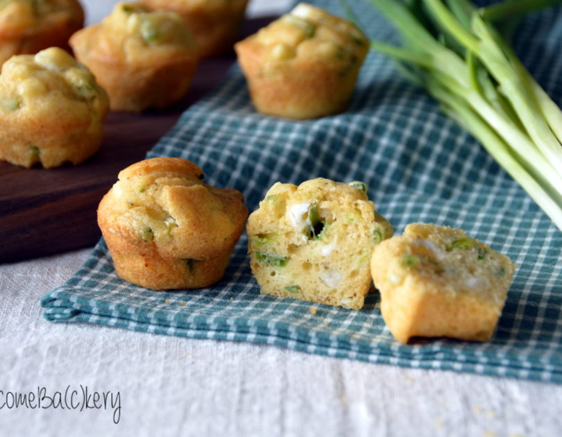 Mini muffins con feta e cipollotto