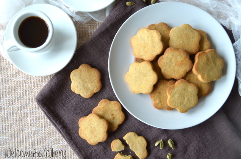 Coffee and cardamom cookies