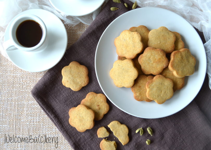 Coffee and cardamom cookies