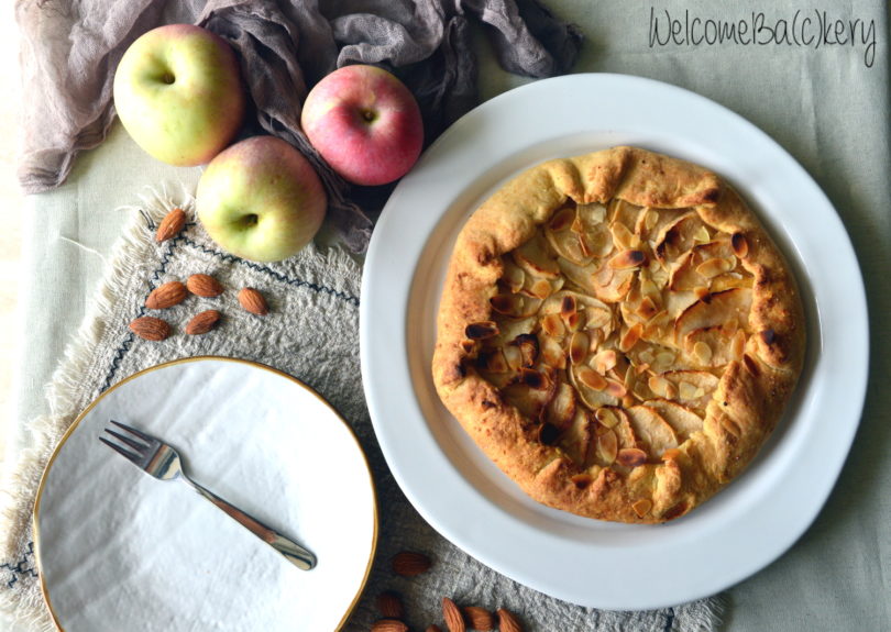 Almonds and apples galette