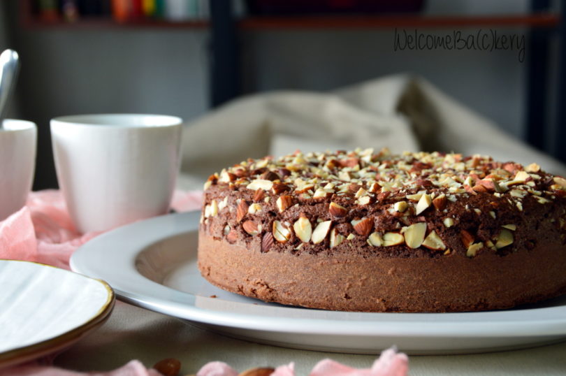 Cocoa and almonds cake